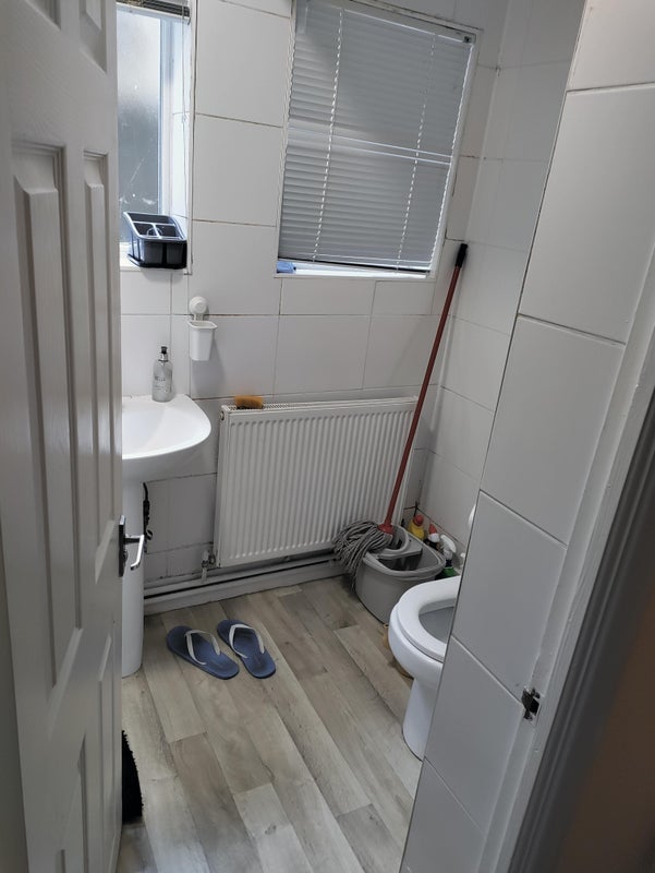 Room Oakfield Road in Greater London