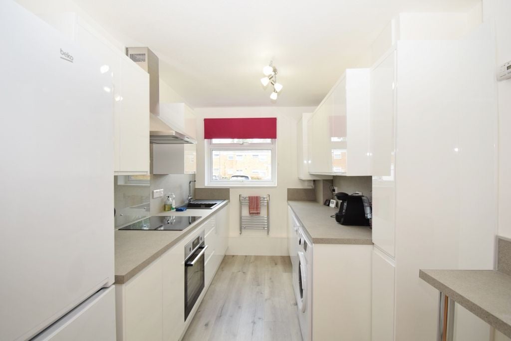 Flat Moss Lane in Greater London