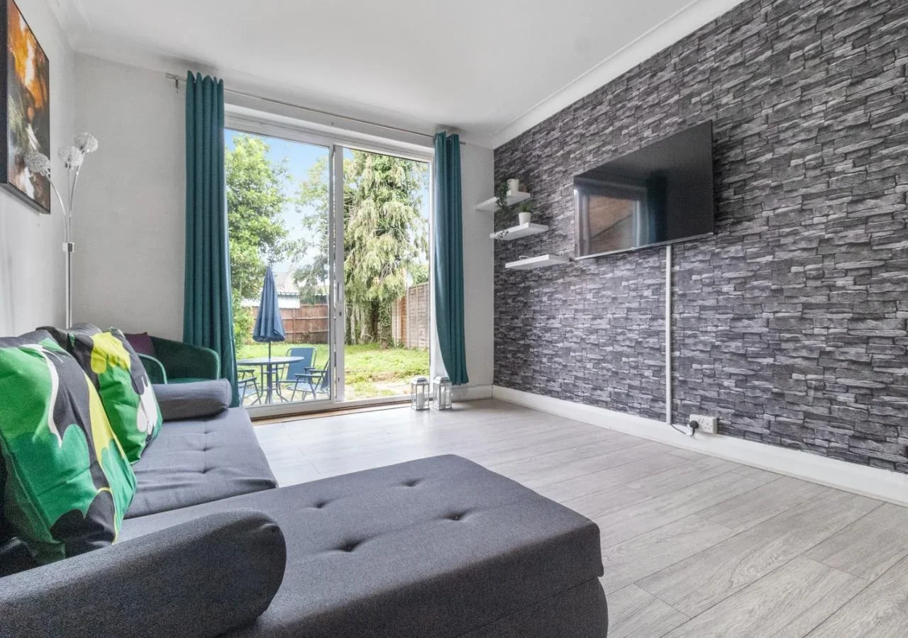 Room Penniston Close in Greater London