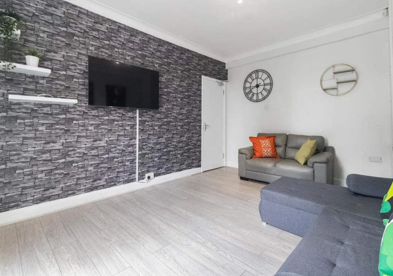 Room Penniston Close in Greater London