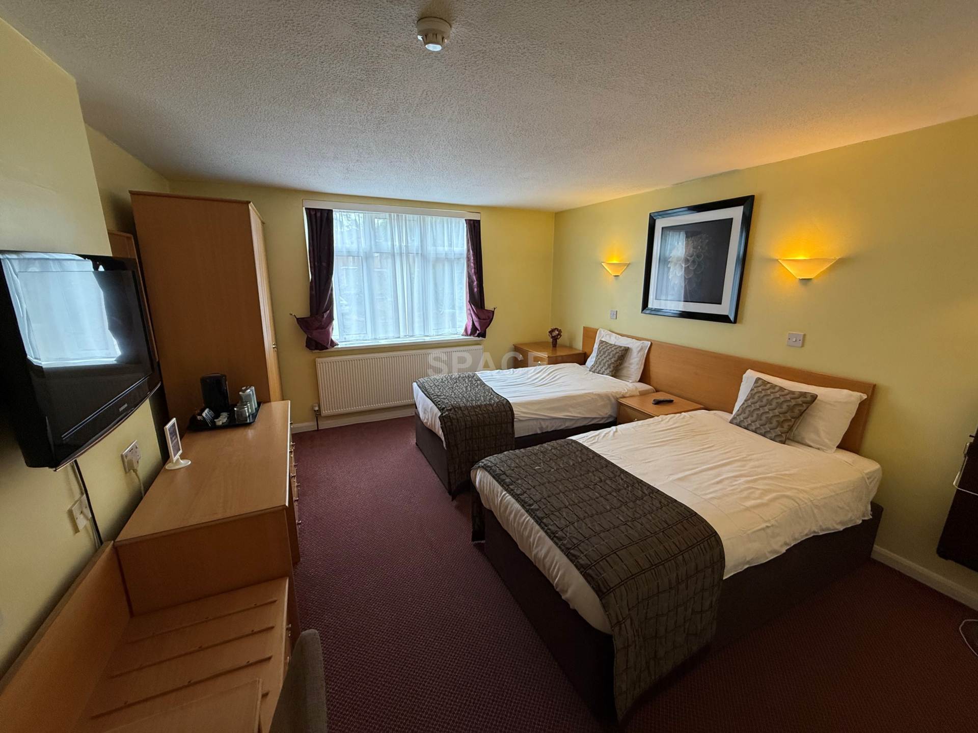 Flat Connaught Road in Reading