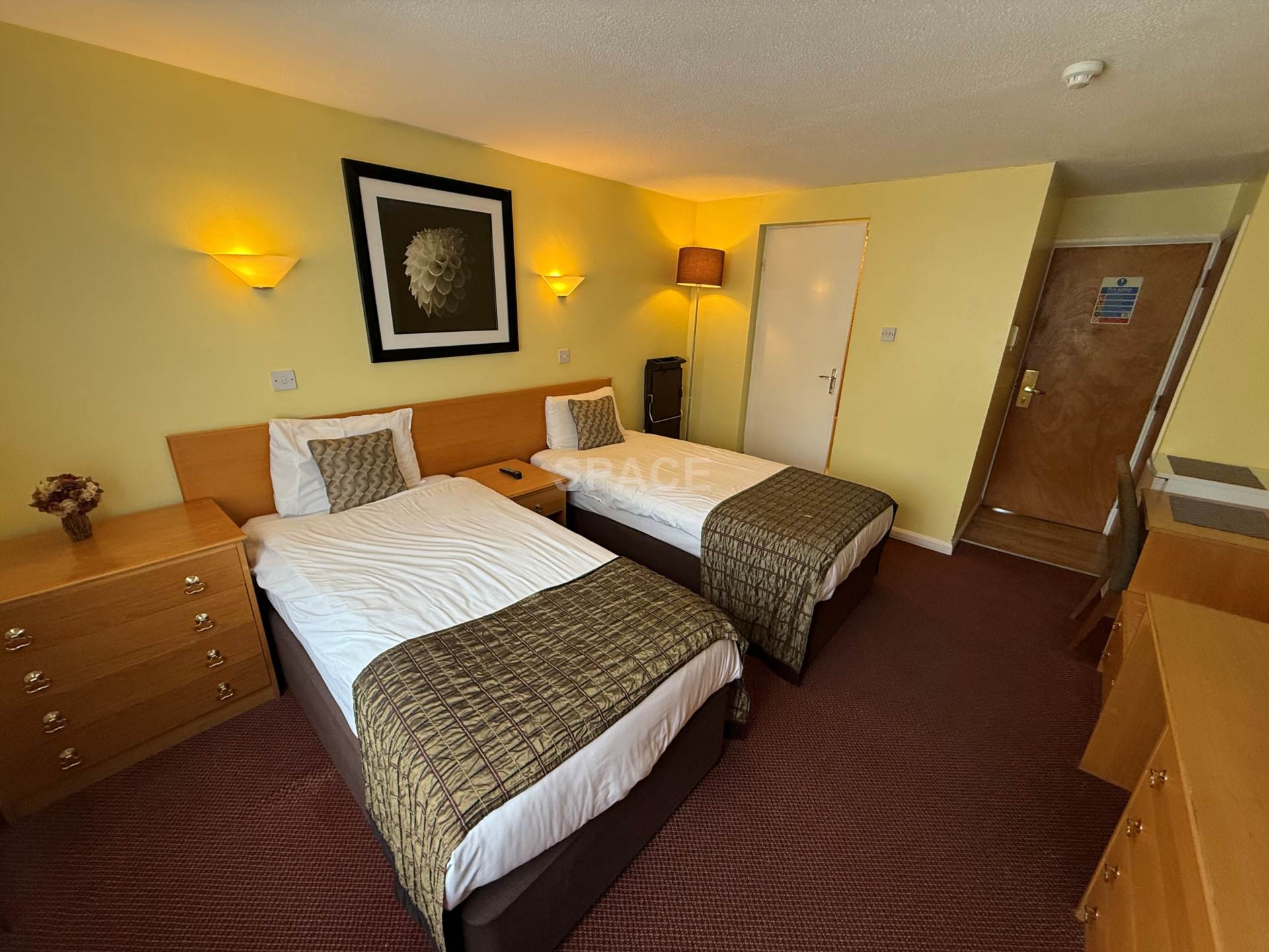 Flat Connaught Road in Reading