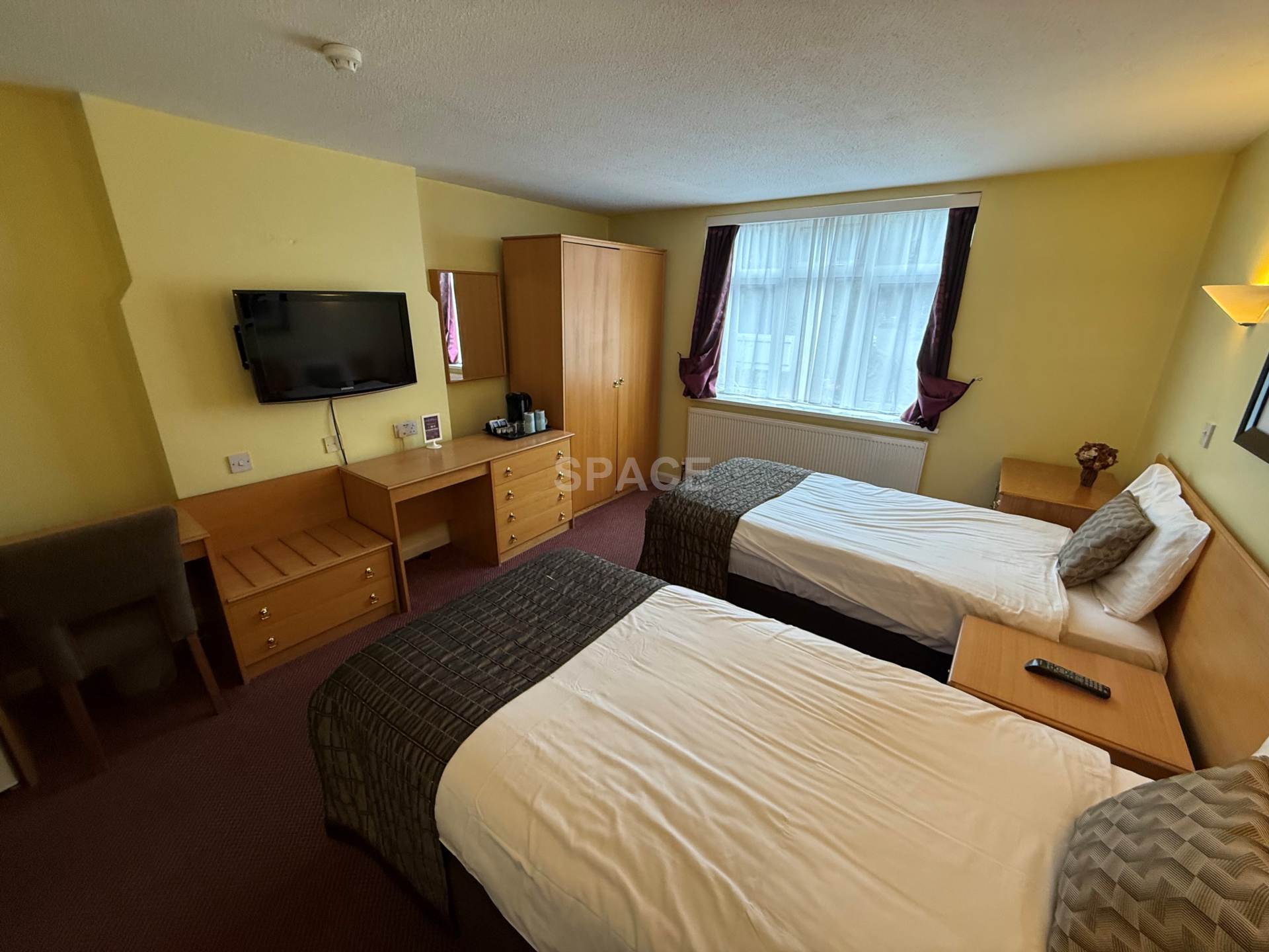 Flat Connaught Road in Reading