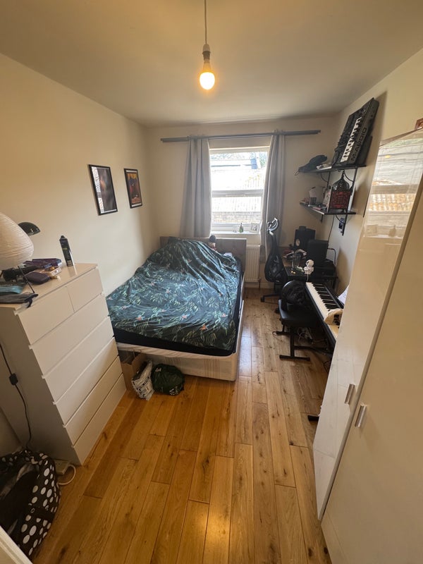 Room Hornsey Road in Greater London