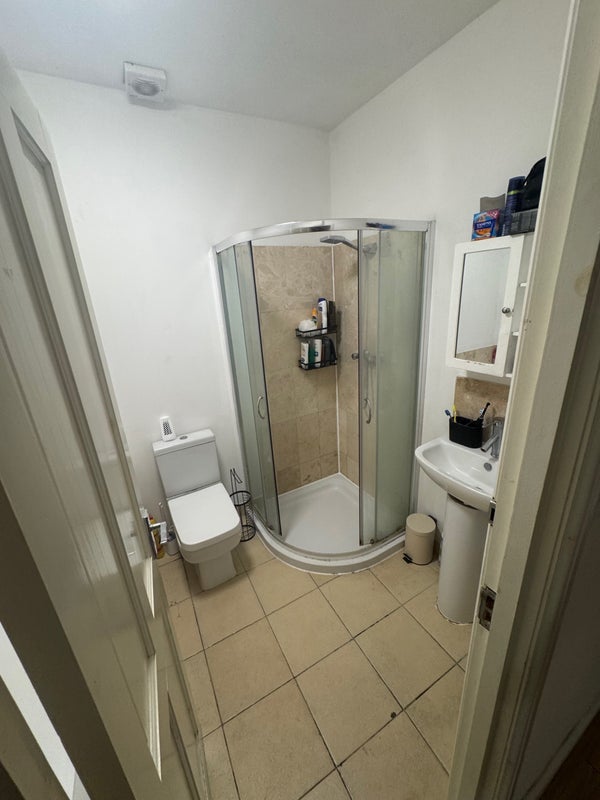 Room Hornsey Road in Greater London