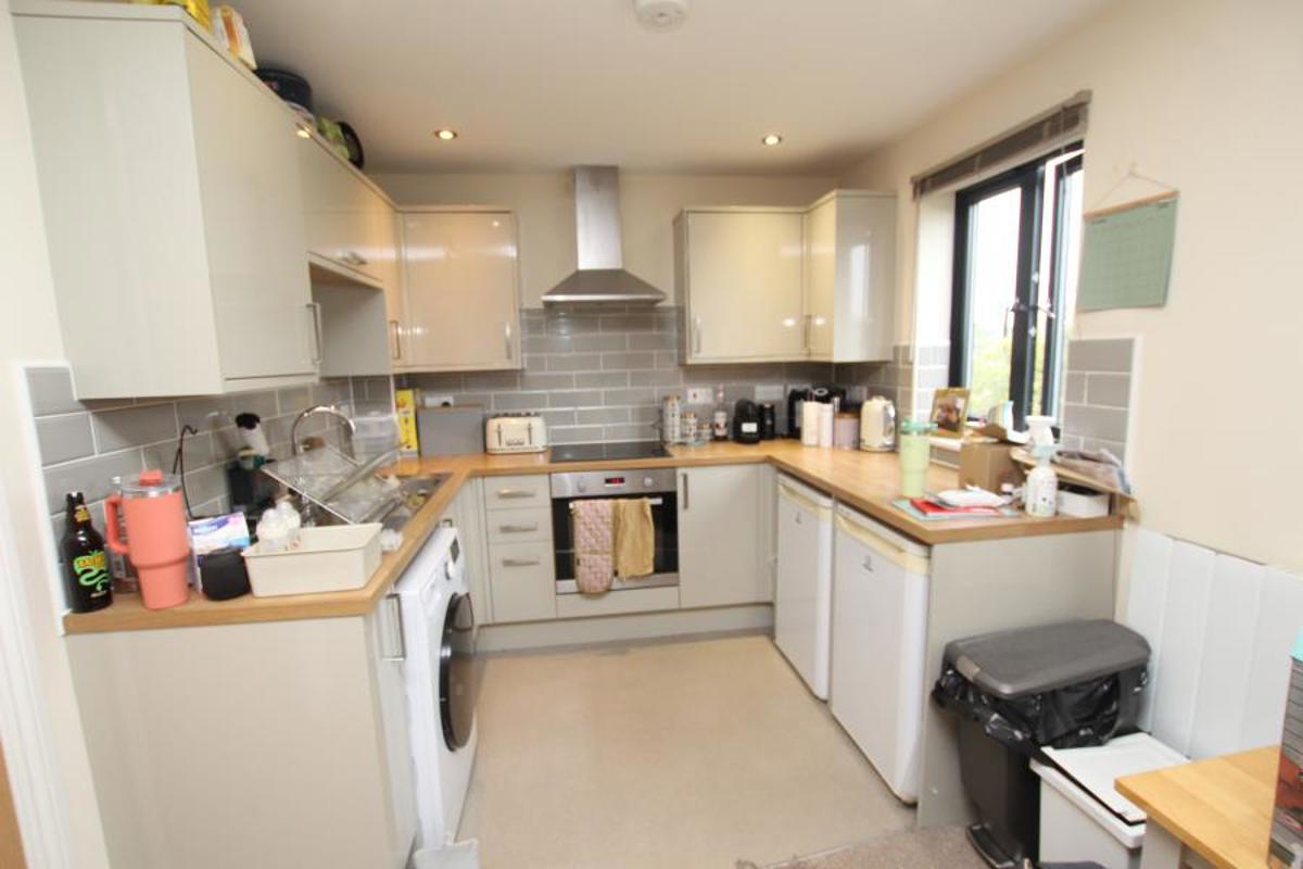Flat Stanbridge Road in Bristol