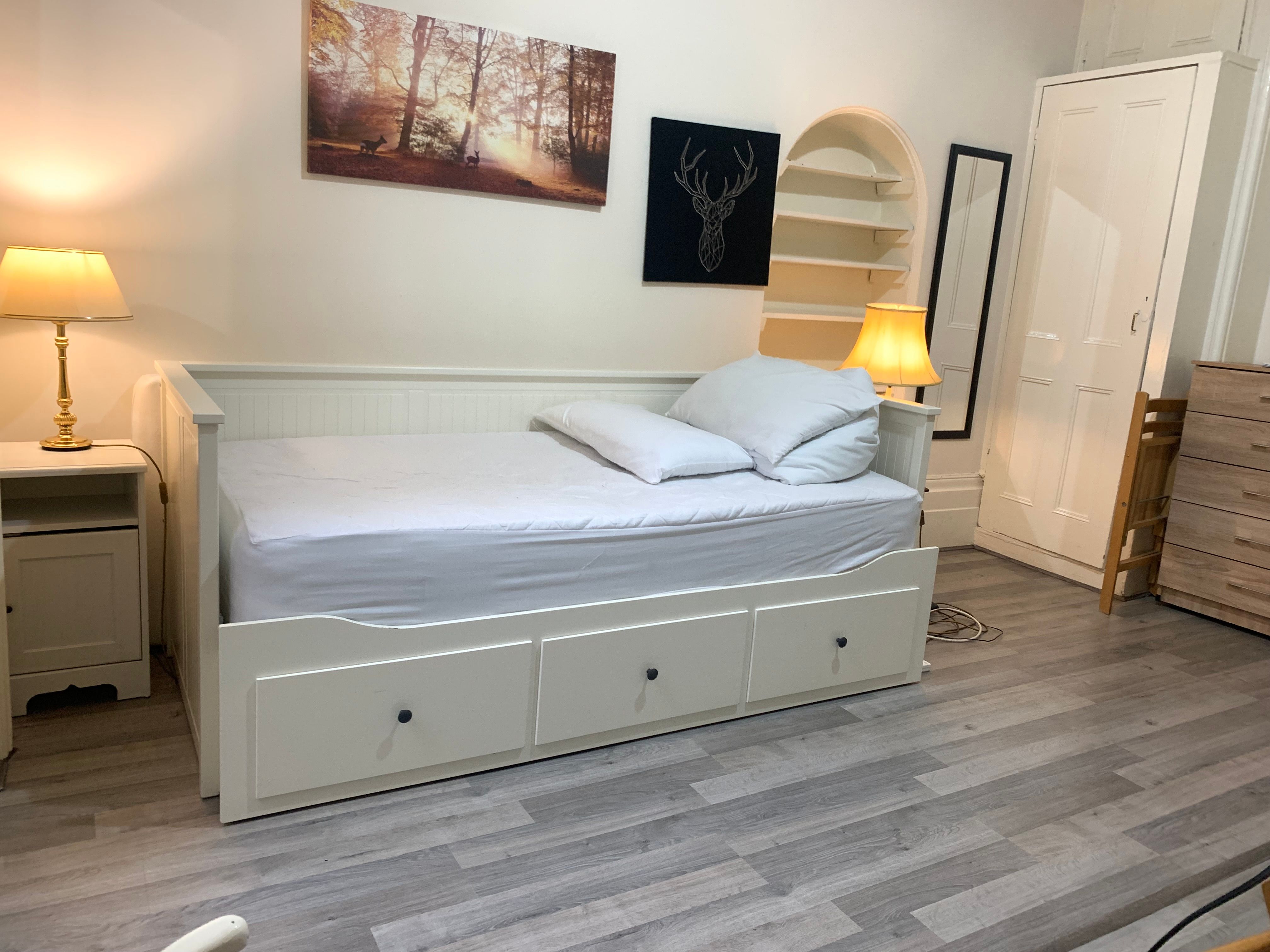 Room Leinster Gardens in City of Westminster
