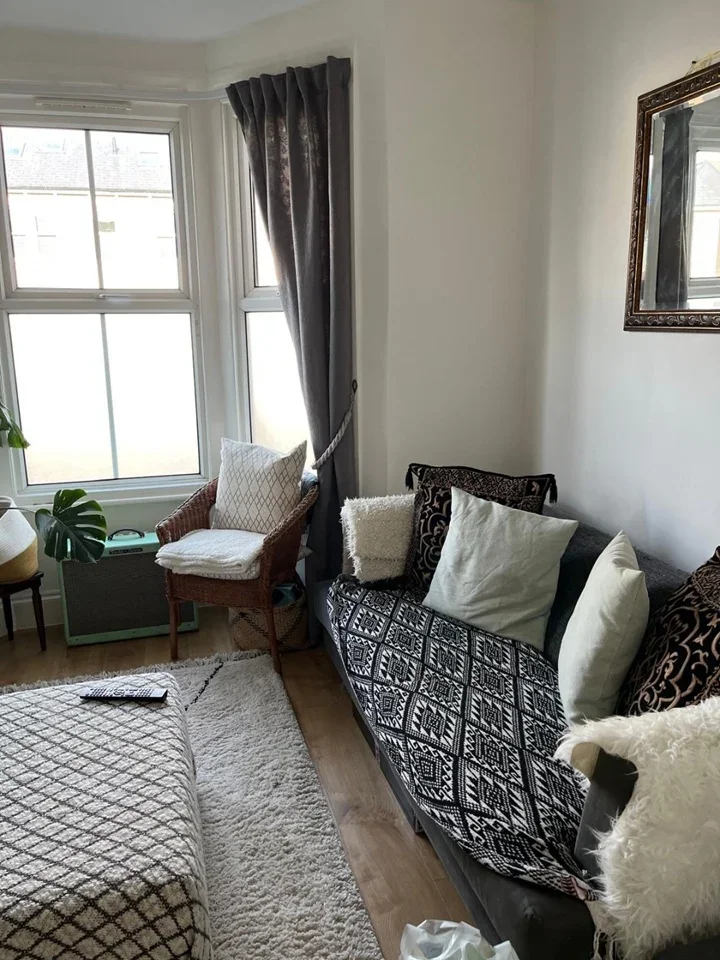 Flat Ravenscroft Road in Greater London