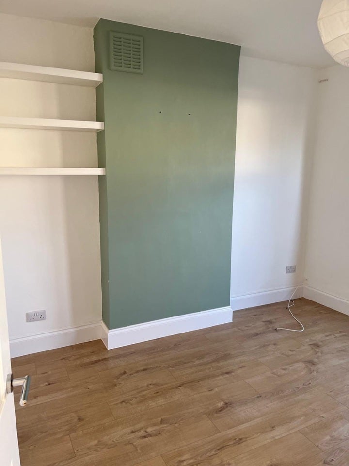 Flat Ravenscroft Road in Greater London