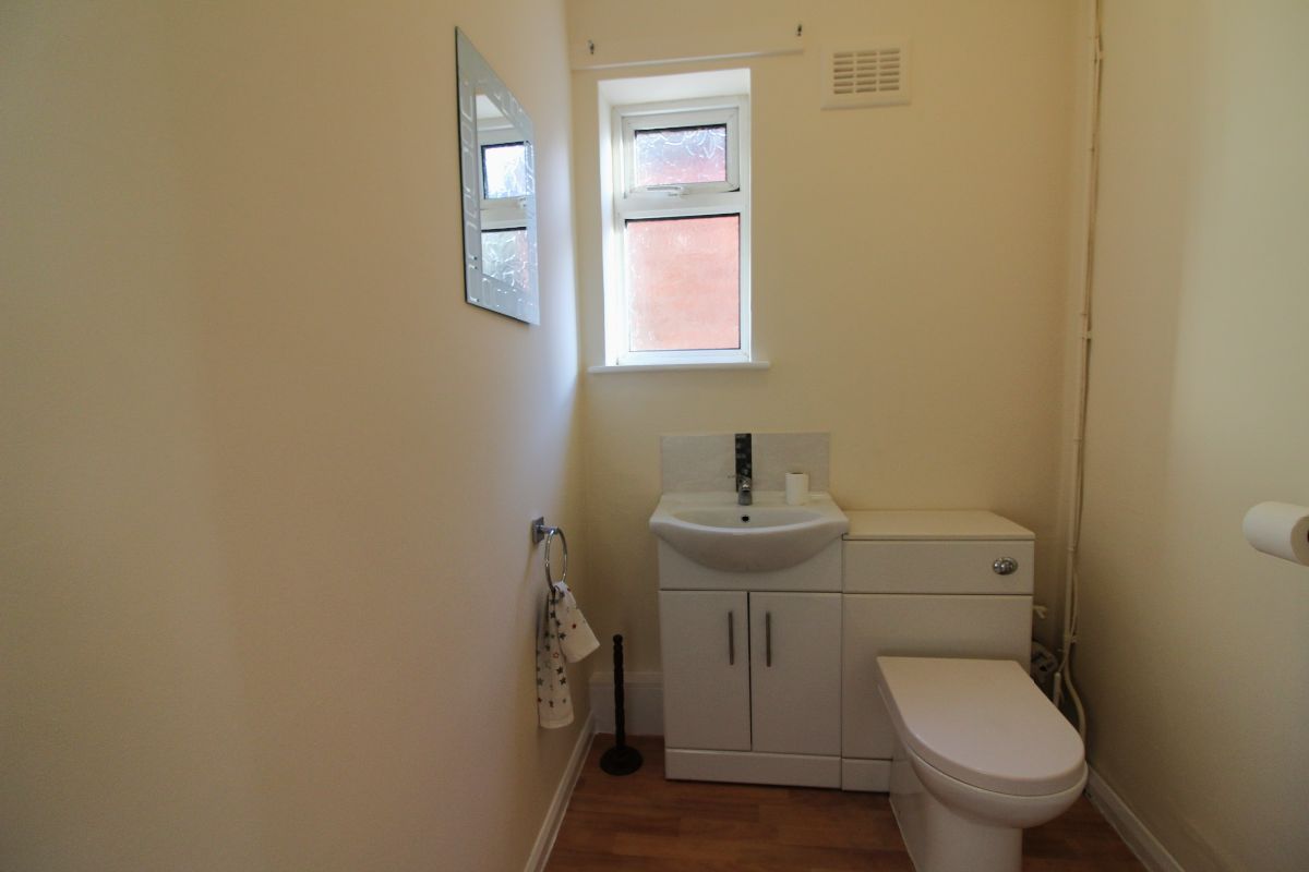 Flat Astral Grove in Hucknall Torkard