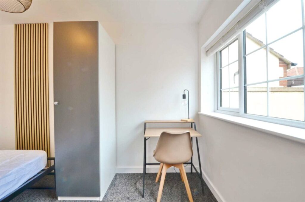 Room Homeleaze Road in Bristol