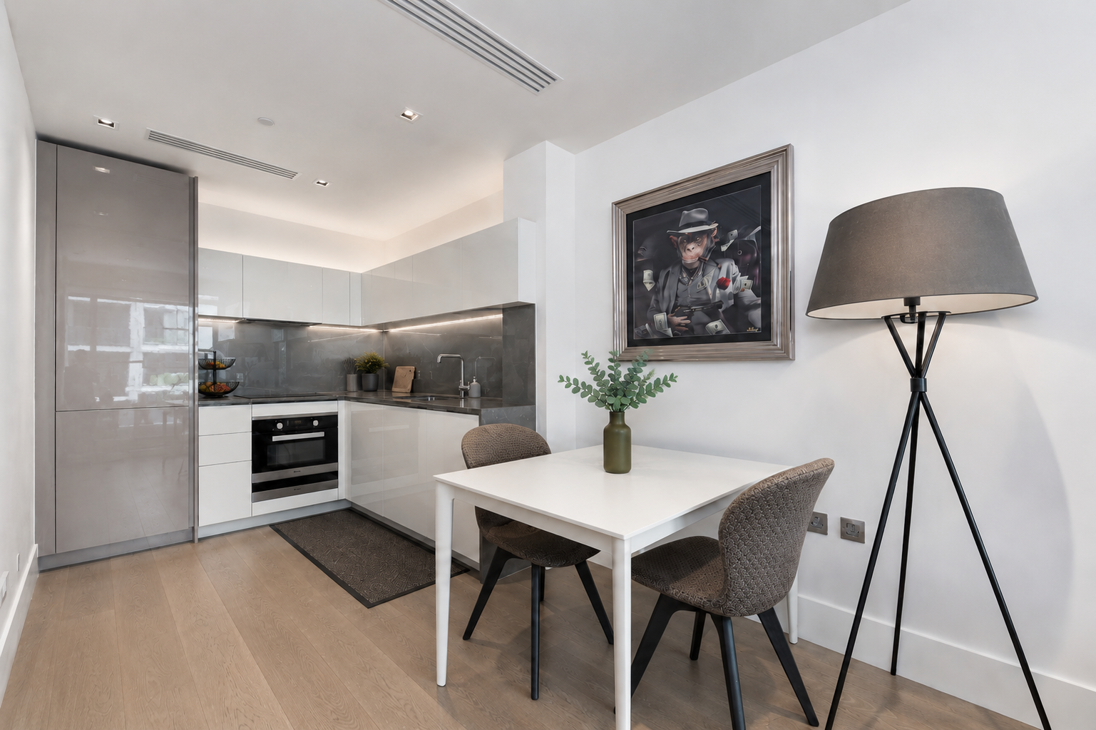 Flat Radnor Terrace in Greater London