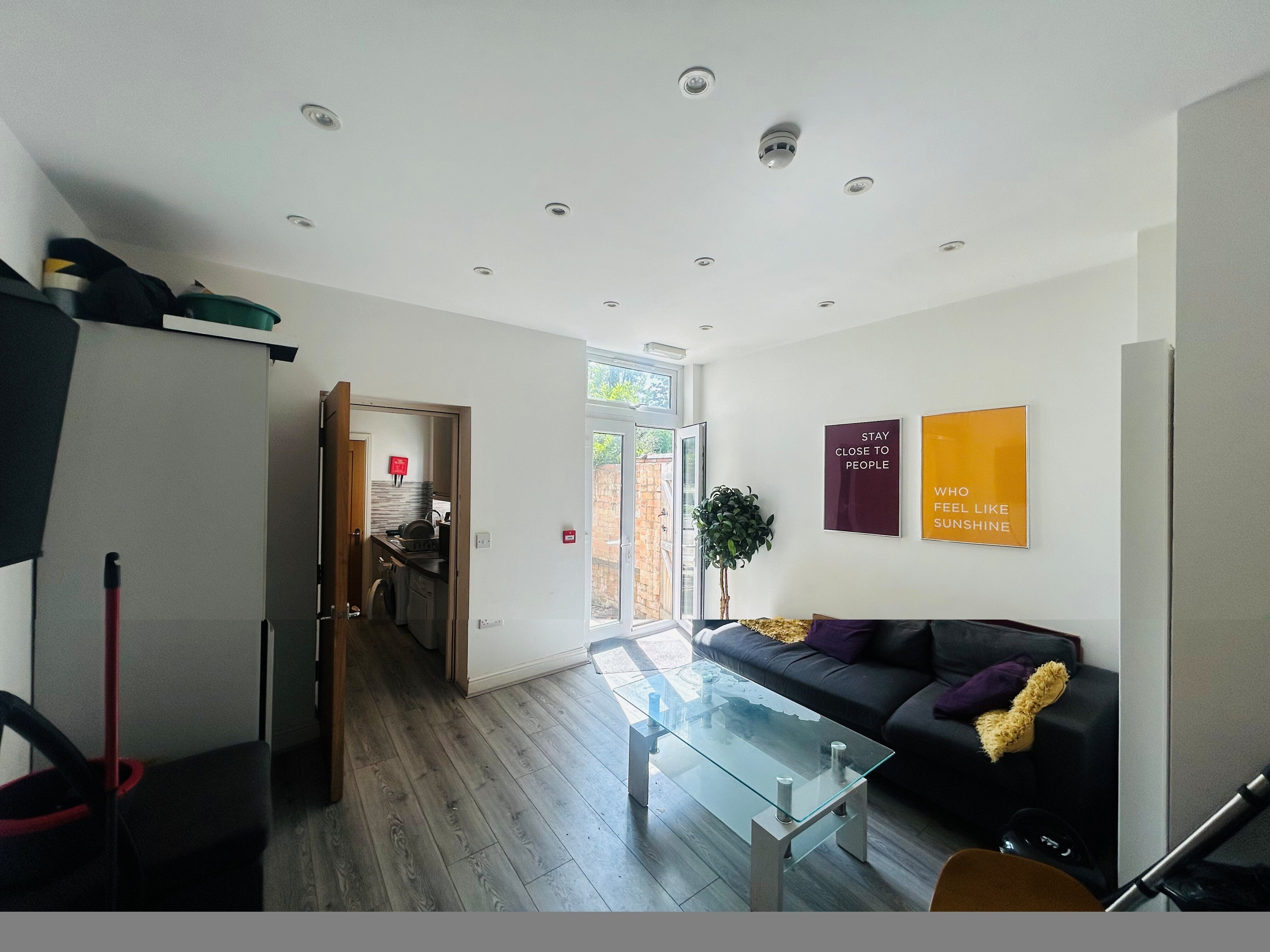 Room Francis Road in Birmingham