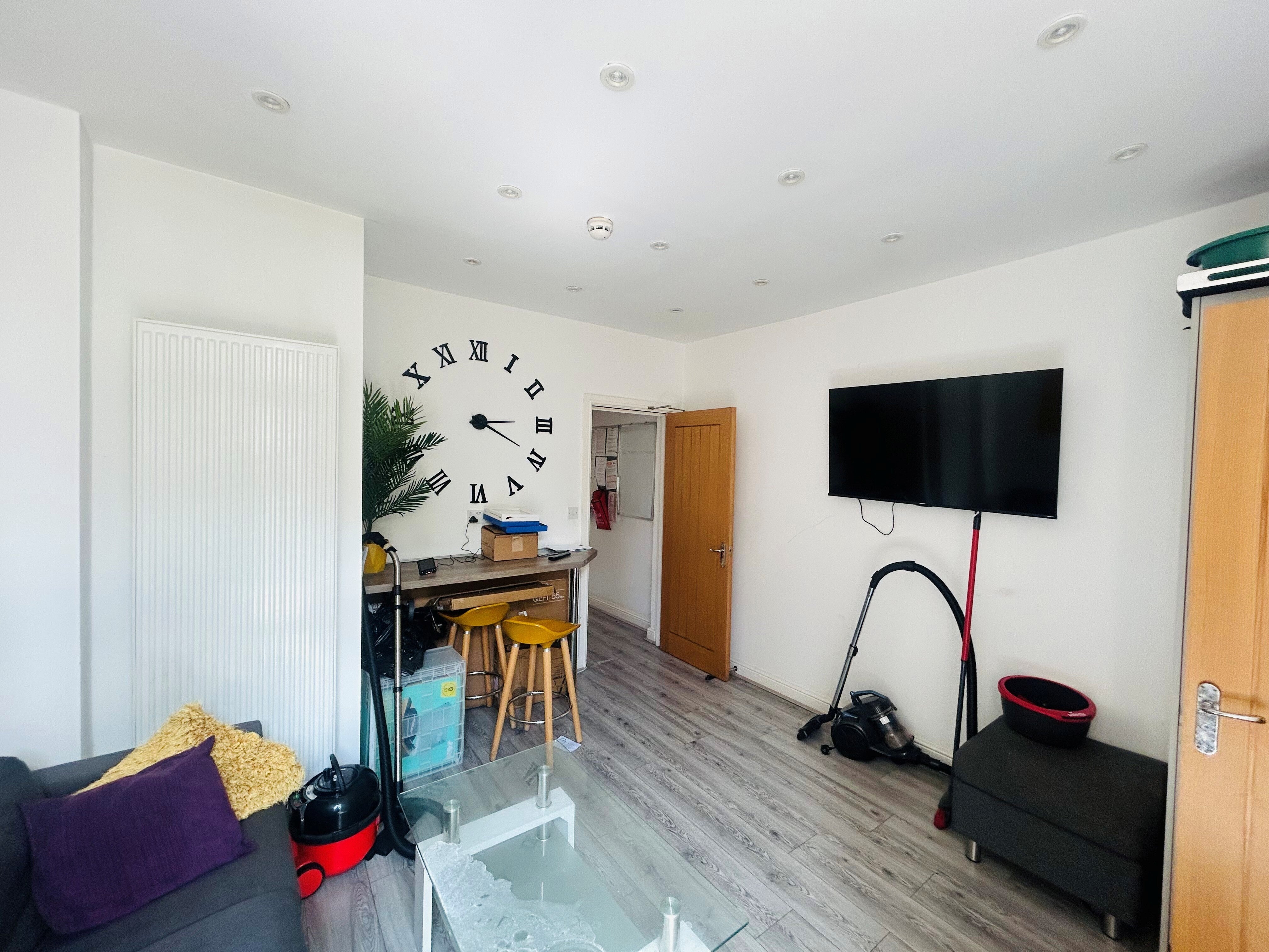 Room Francis Road in Birmingham