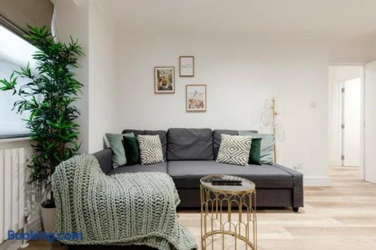 Flat Sussex Gardens in City of Westminster
