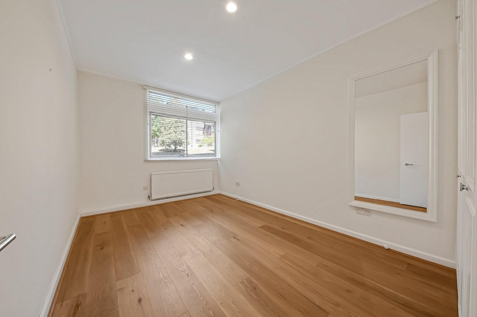 Flat Redington Road in Greater London