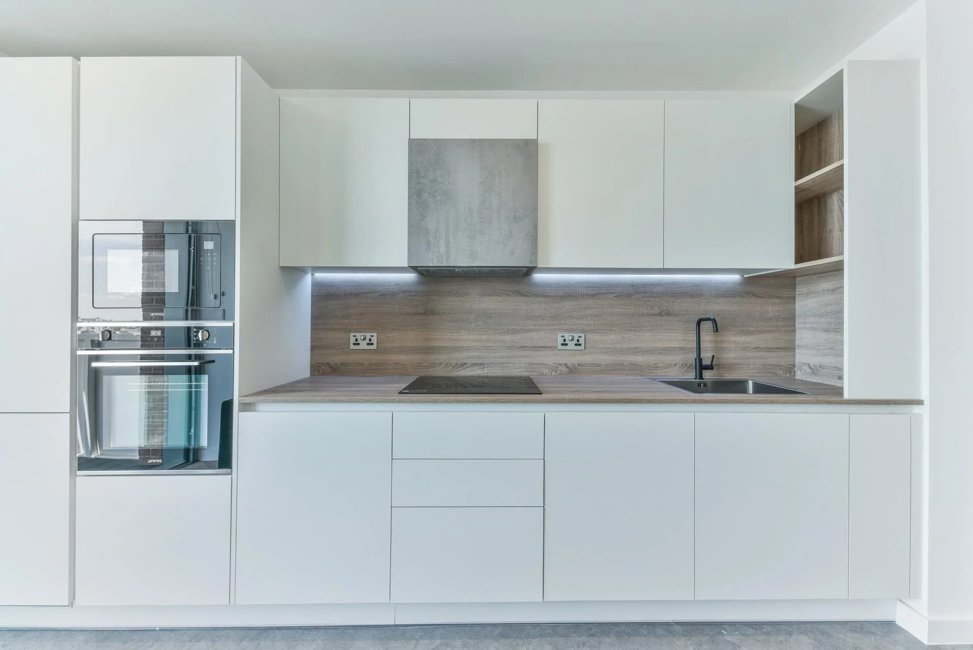 Flat Gillender Street in Greater London