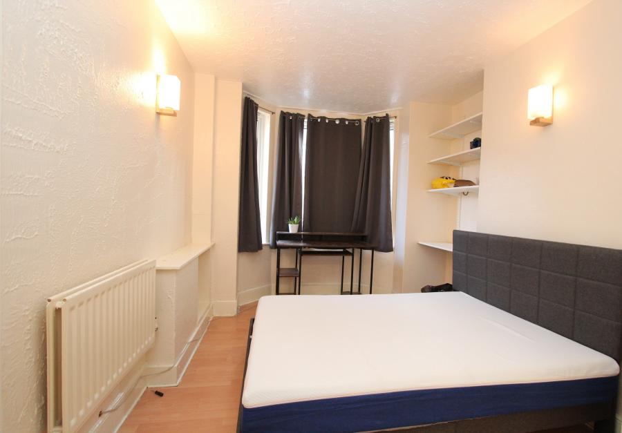 Flat Swainstone Road in Reading