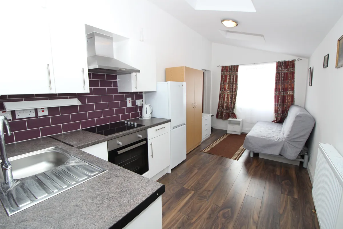 Flat Tritton Avenue in Greater London