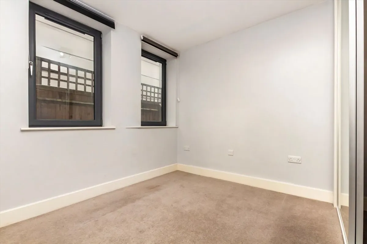 Flat Kingston Hill in Greater London