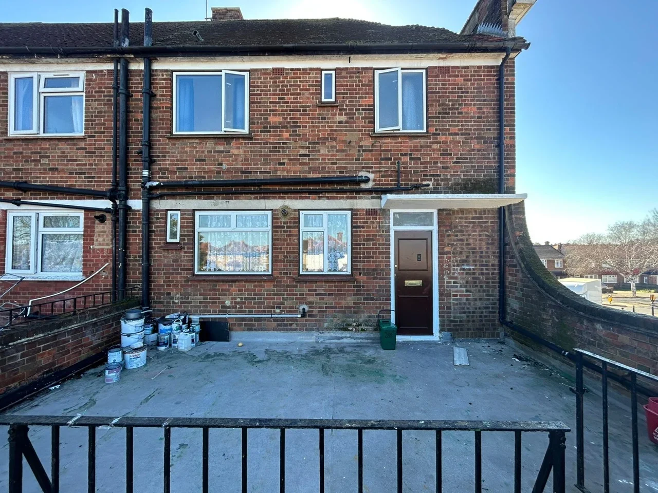 Flat Kingshill Avenue in Greater London