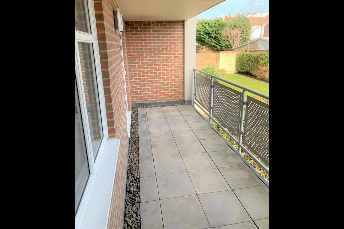Flat Spring Gardens Road in High Wycombe Community Board