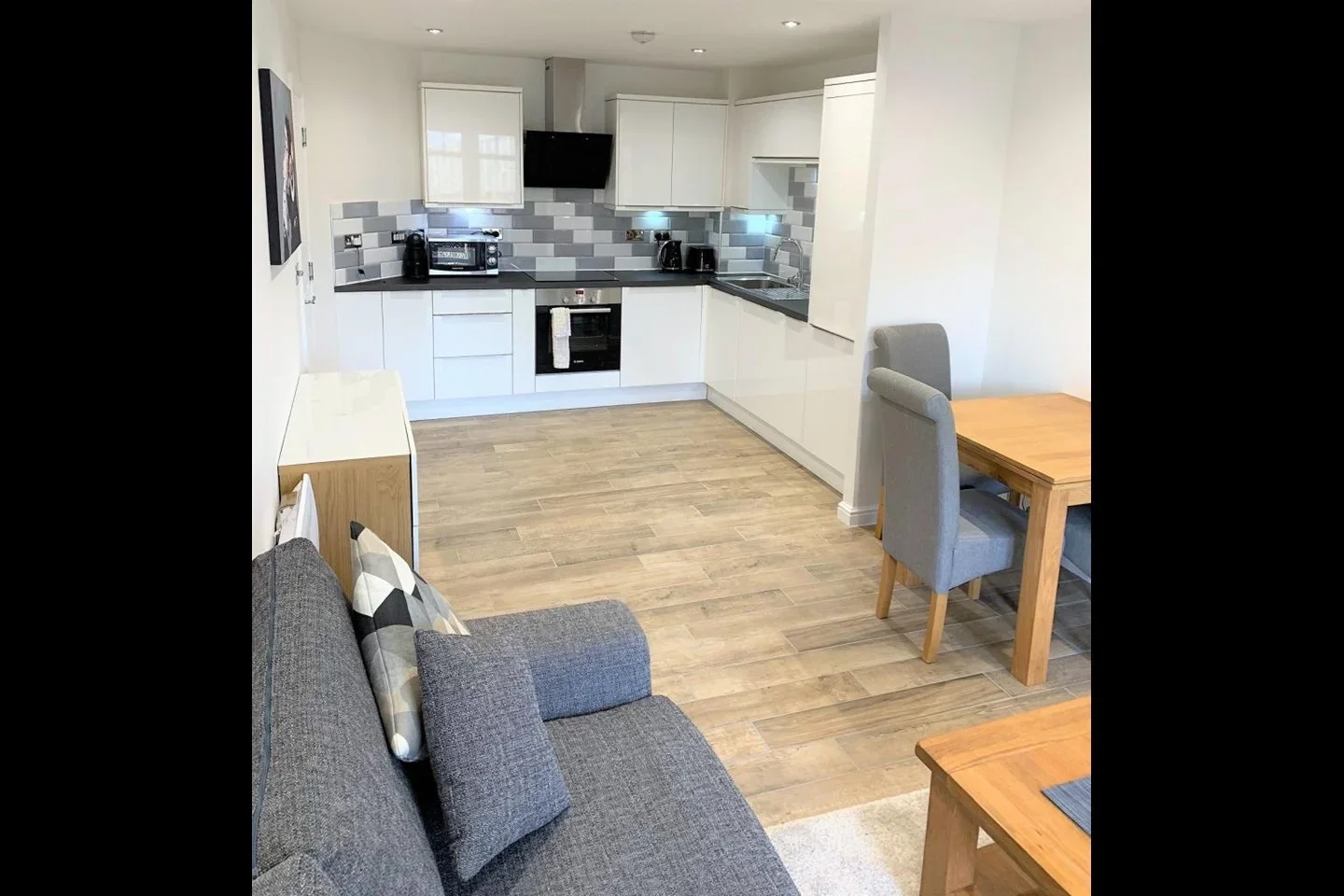 Flat Spring Gardens Road in High Wycombe Community Board