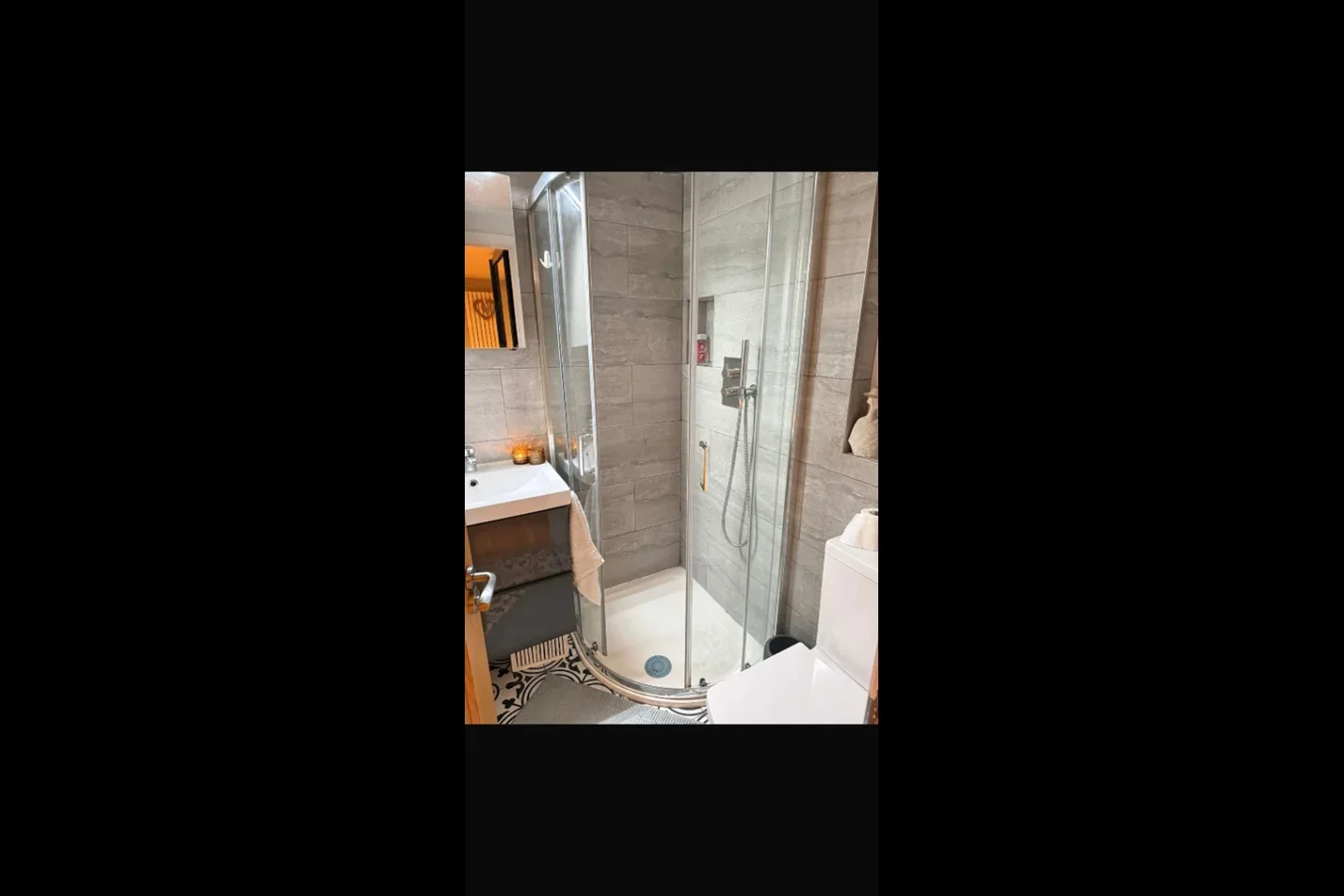 Room George Crescent in Greater London