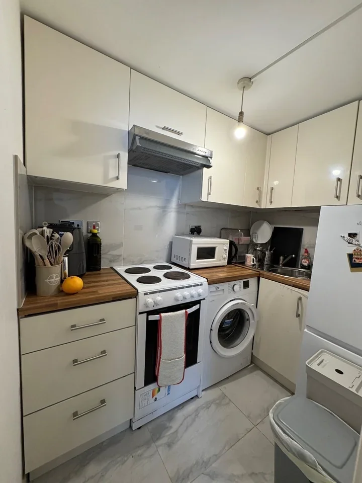Flat Perham Road in Greater London