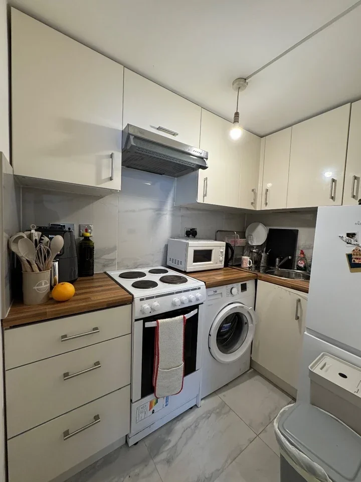 Flat Perham Road in Greater London