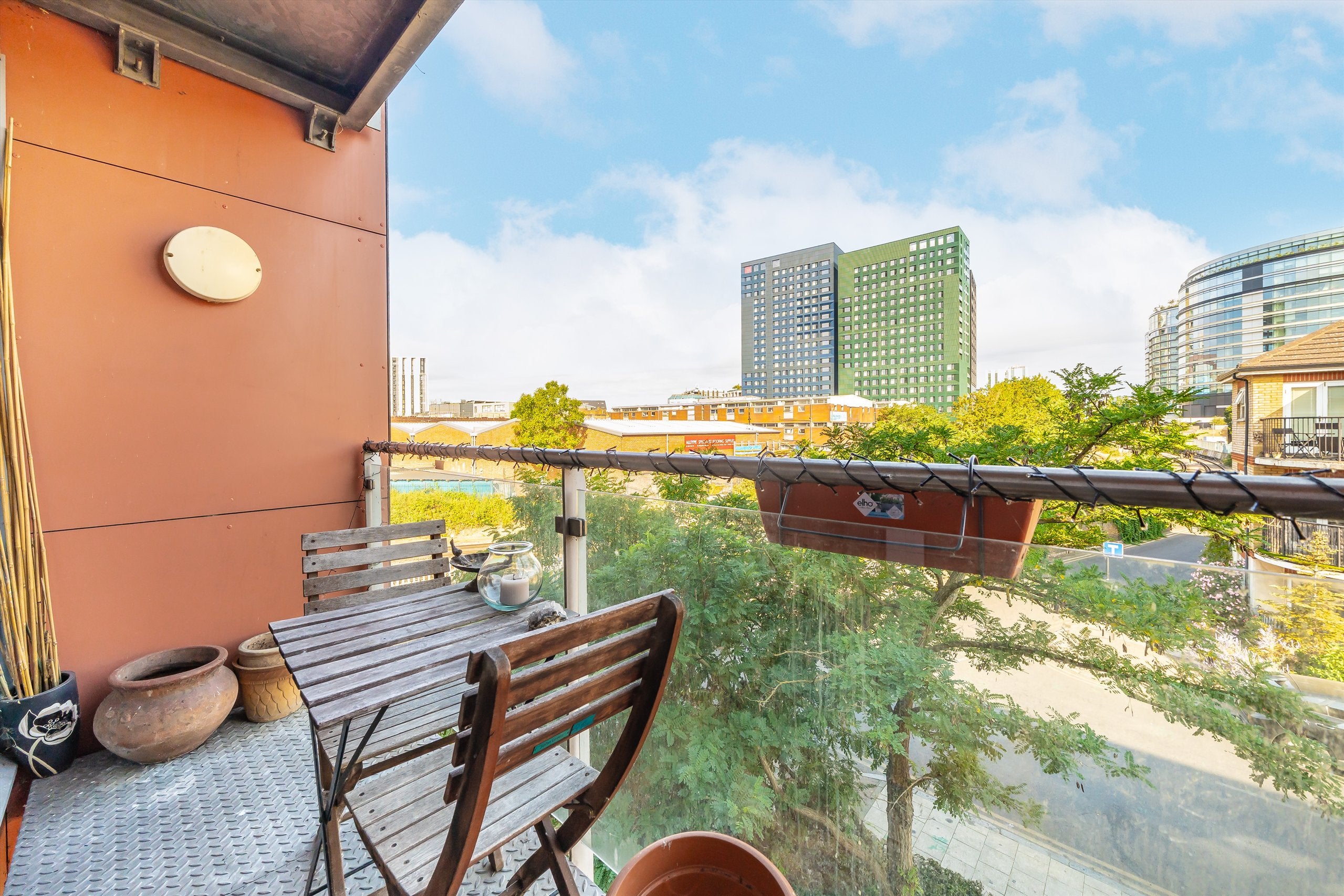Flat Ascalon Street in Greater London