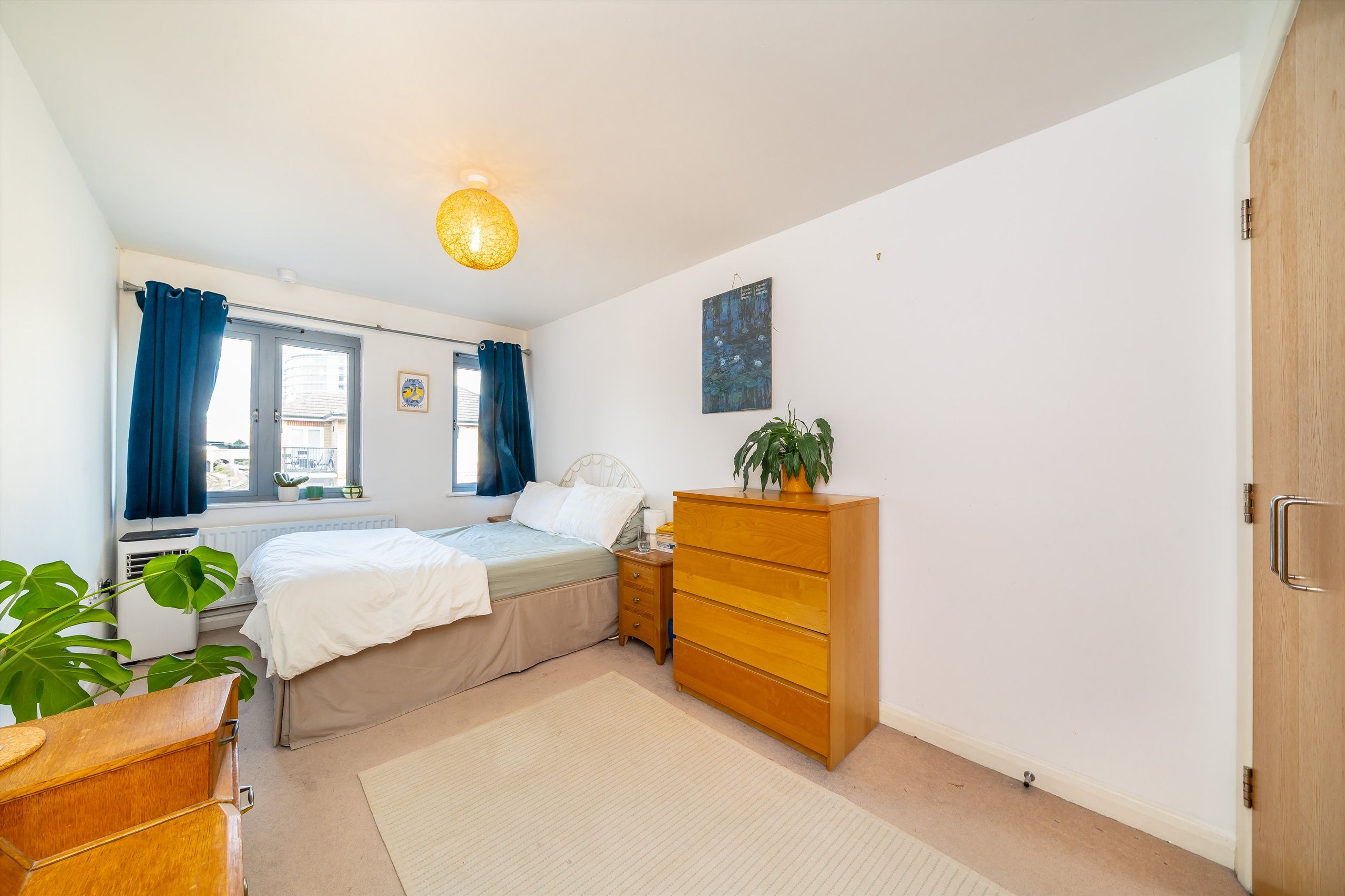 Flat Ascalon Street in Greater London