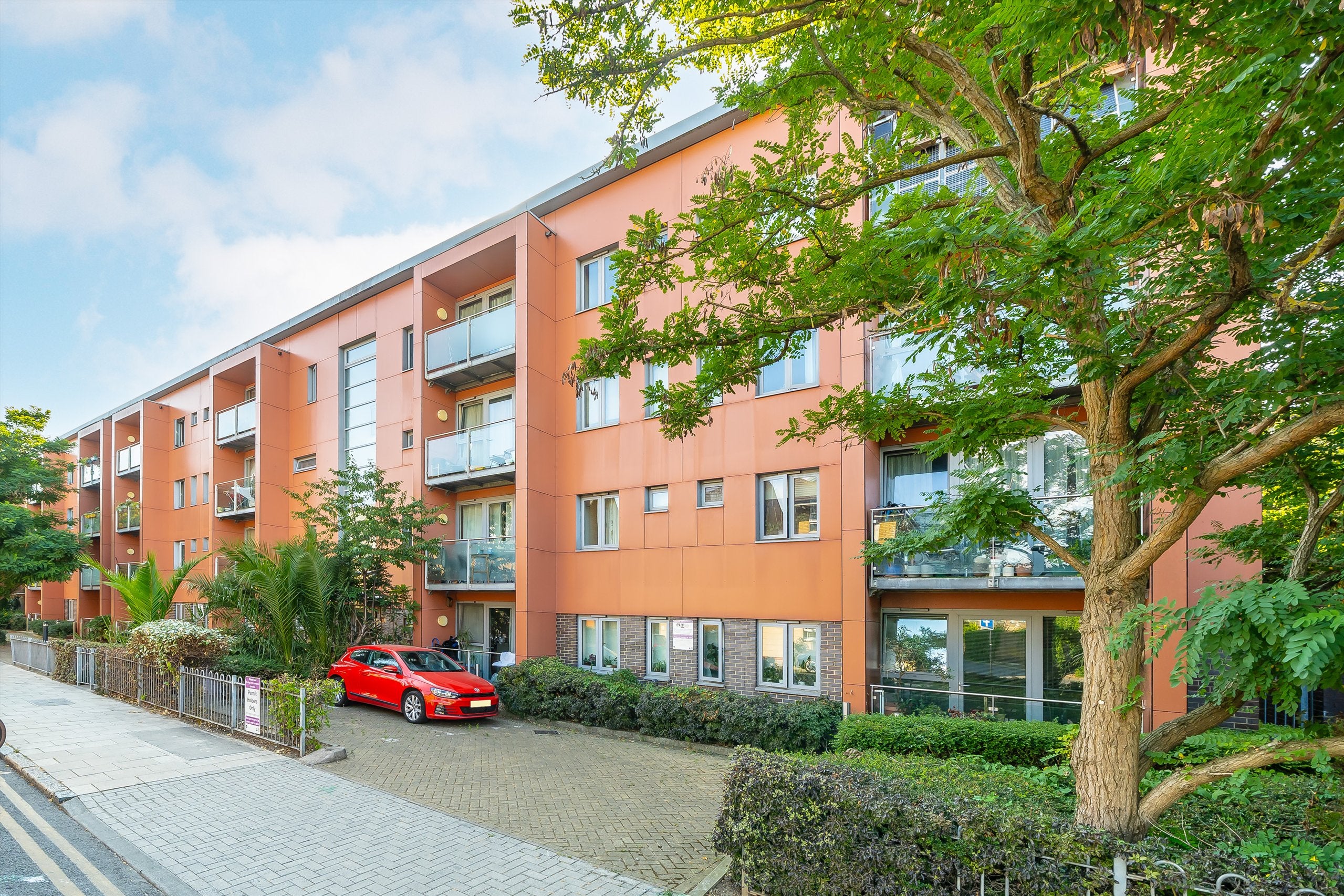 Flat Ascalon Street in Greater London