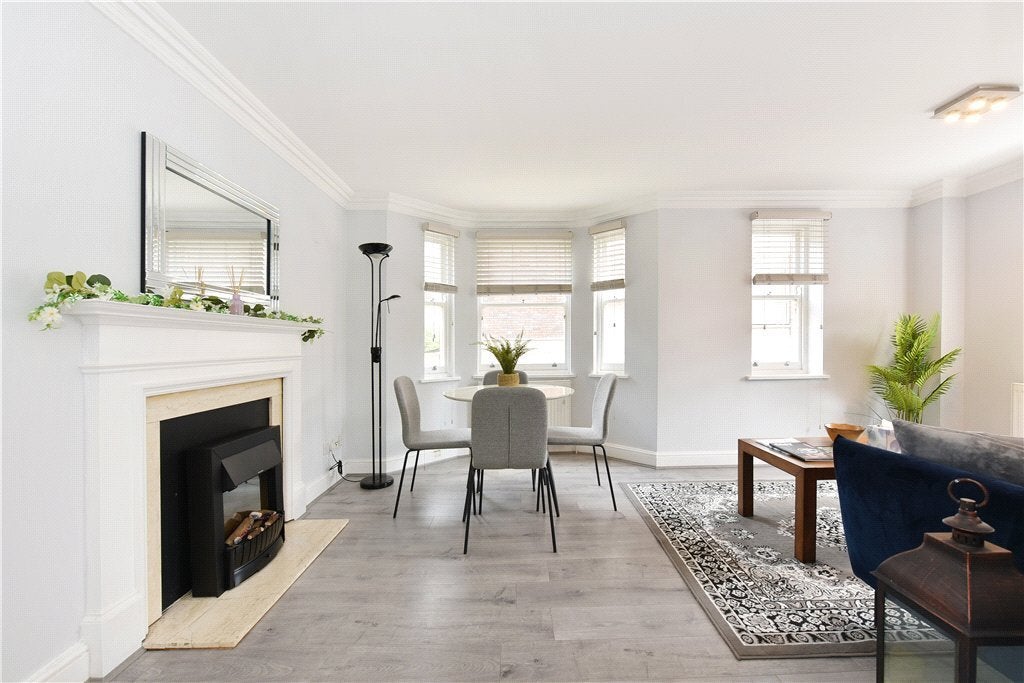 Flat Upper Berkeley Street in City of Westminster