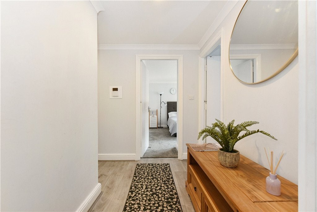 Flat Upper Berkeley Street in City of Westminster