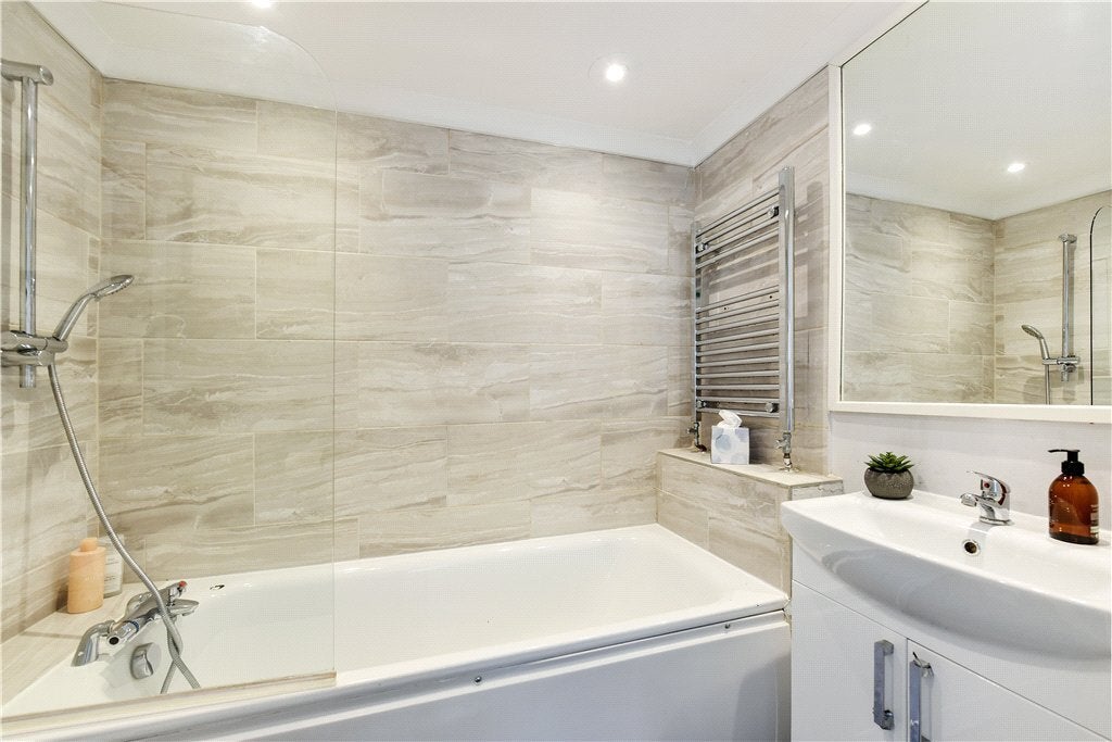 Flat Upper Berkeley Street in City of Westminster