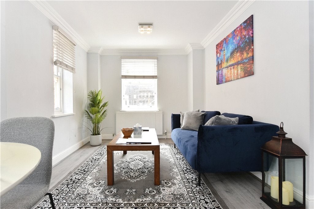 Flat Upper Berkeley Street in City of Westminster