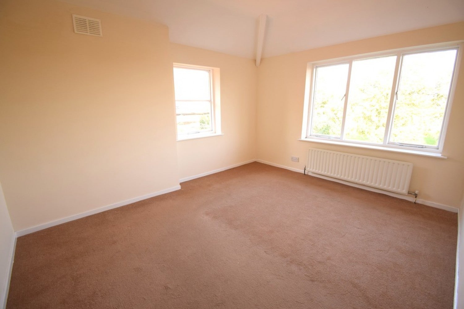 Flat De Parys Avenue in Bedford