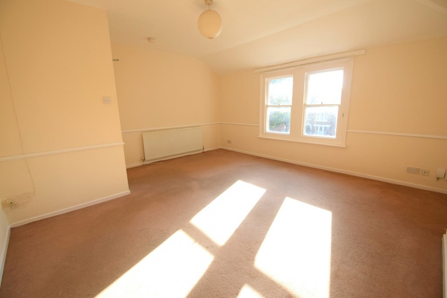 Flat De Parys Avenue in Bedford