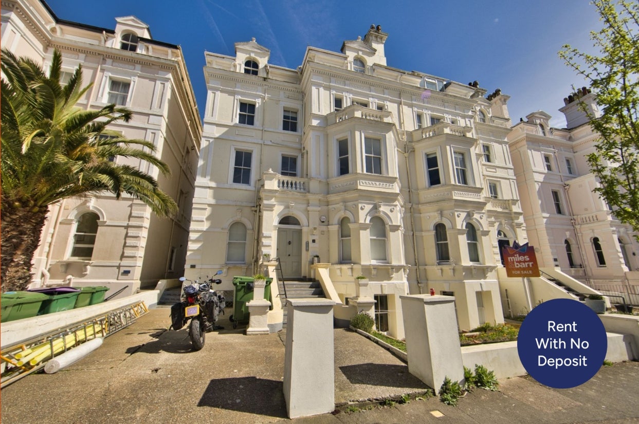 Flat Trinity Gardens in Folkestone and Hythe District