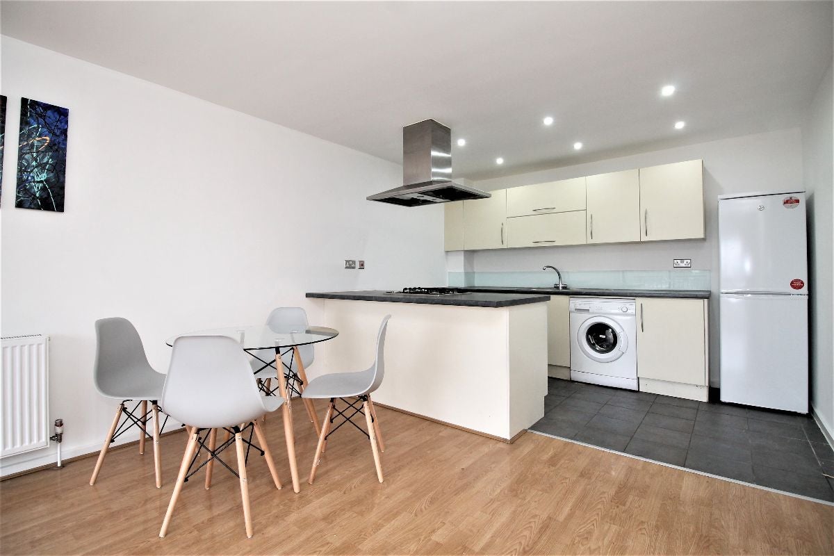 Flat Aberfeldy Square in Greater London