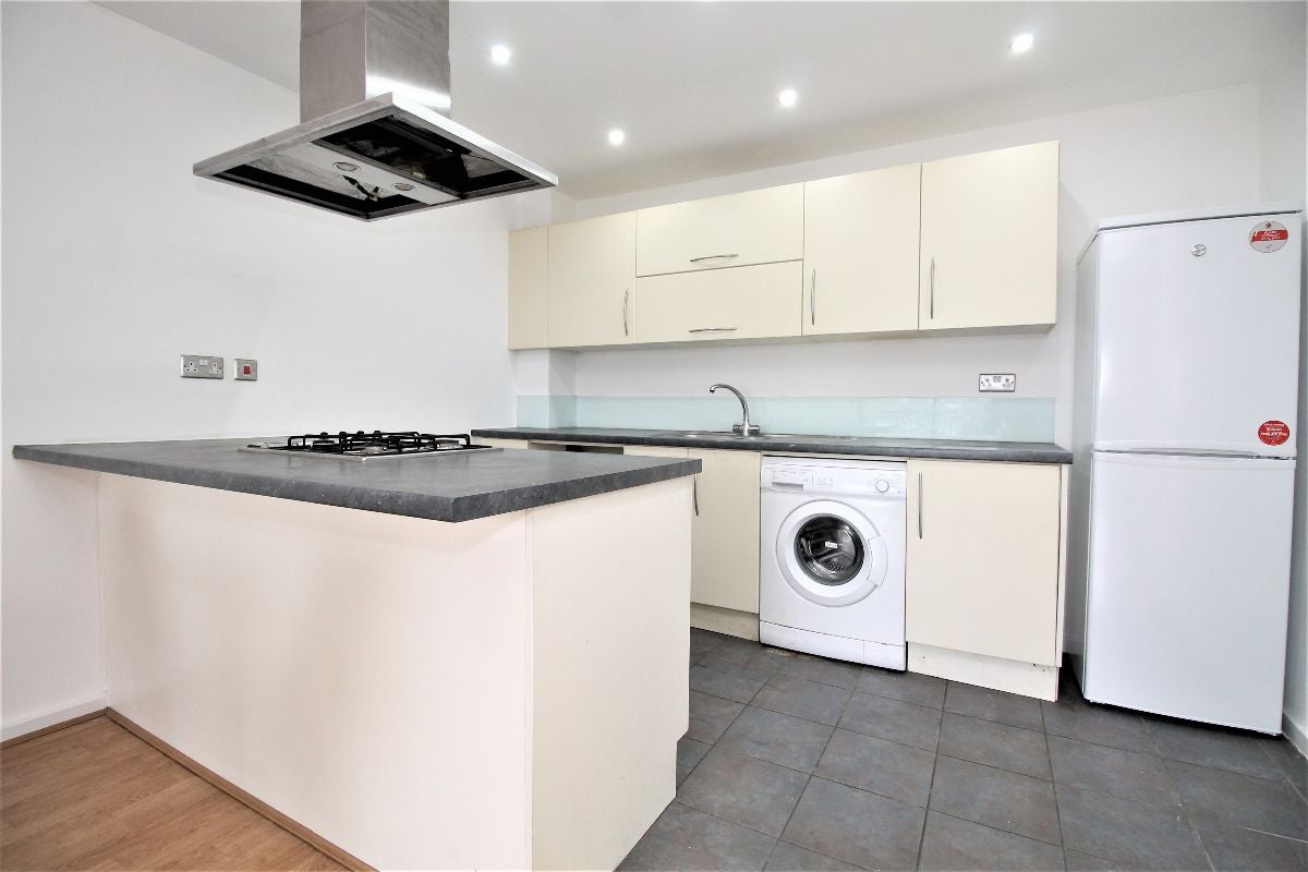 Flat Aberfeldy Square in Greater London