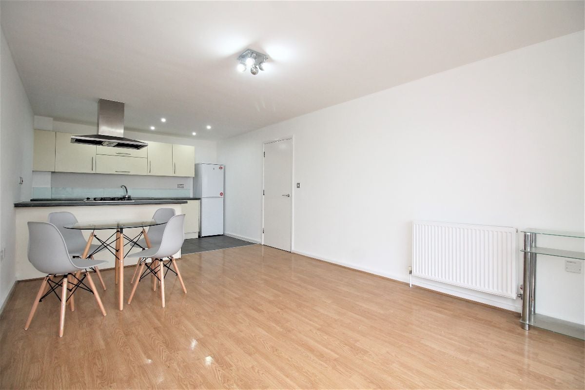 Flat Aberfeldy Square in Greater London