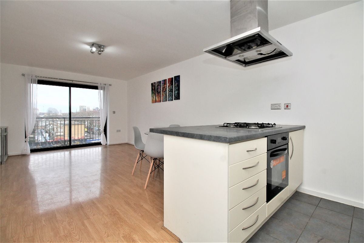 Flat Aberfeldy Square in Greater London