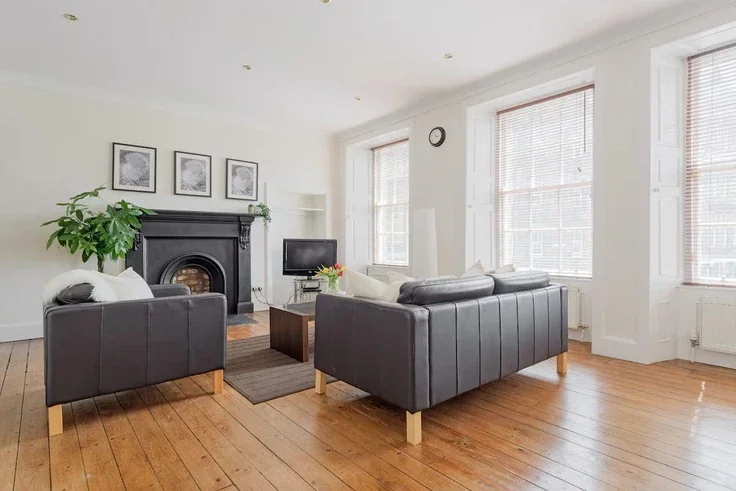 Flat Edmonstone's Close in City of Edinburgh