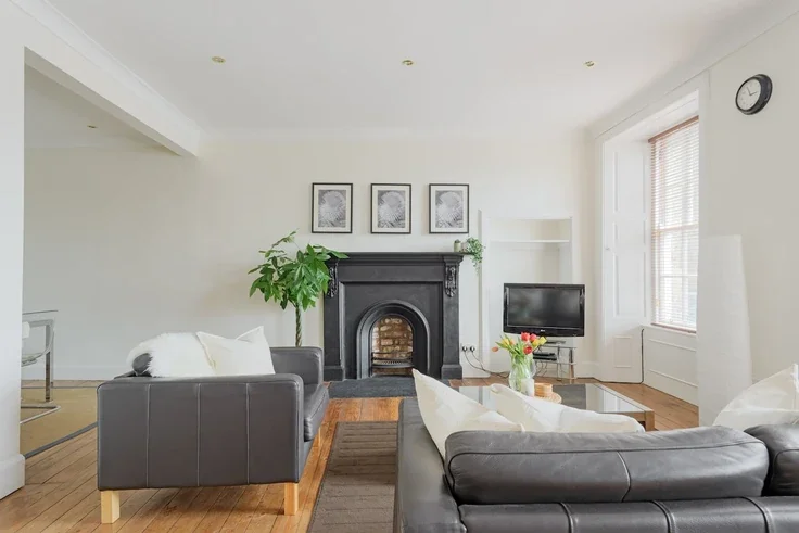 Flat Edmonstone's Close in City of Edinburgh