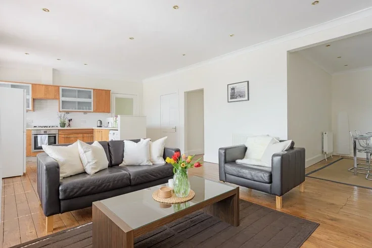 Flat Edmonstone's Close in City of Edinburgh