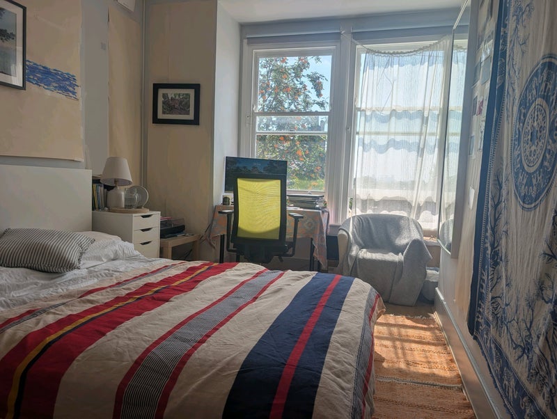 Room Parolles Road in Greater London