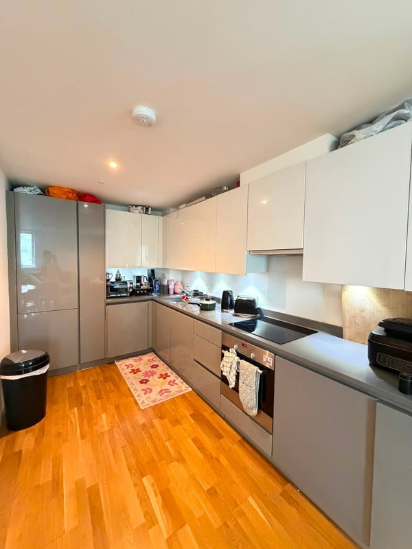 Room Liberty Bridge Road in Greater London