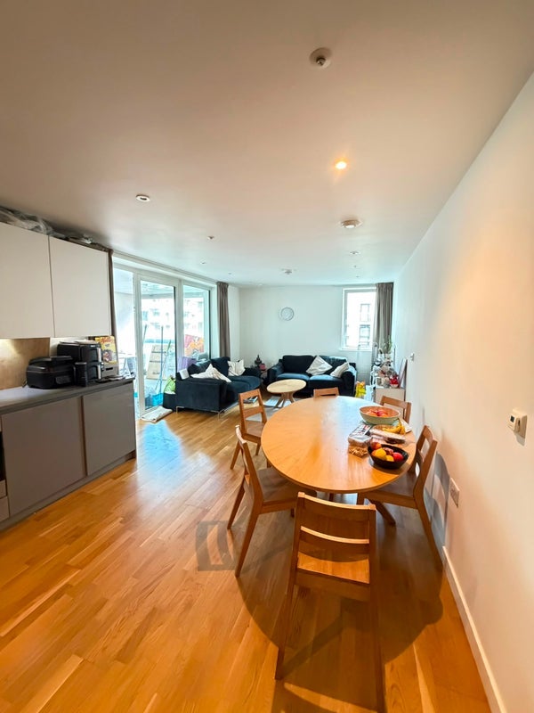 Room Liberty Bridge Road in Greater London
